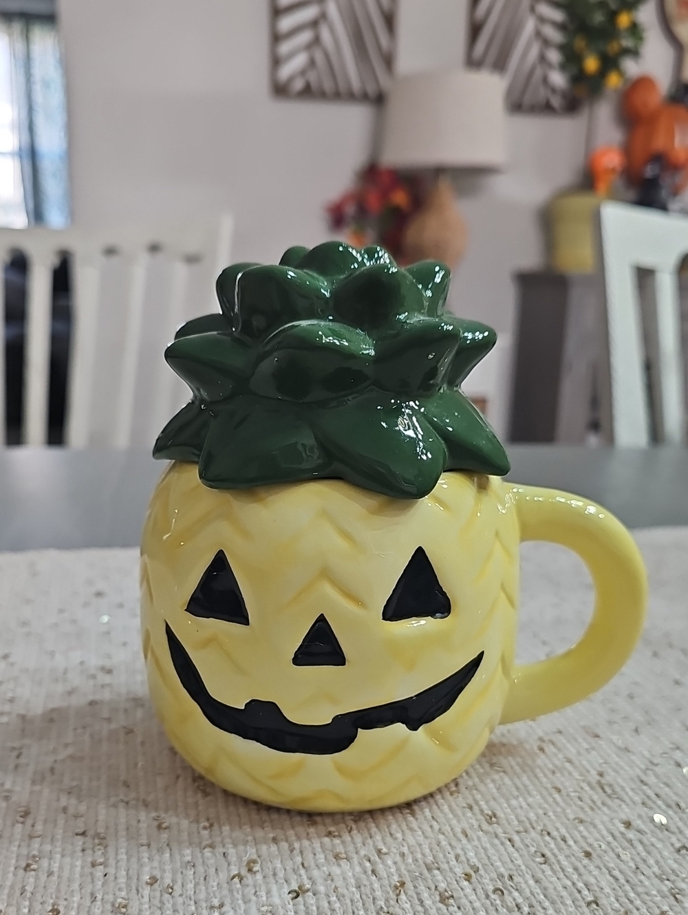 New! Summerween Tiki Bar Pineapple Pumpkin Mug with Lid. Tropical Halloween